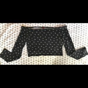 Black long sleeved crop top - medium